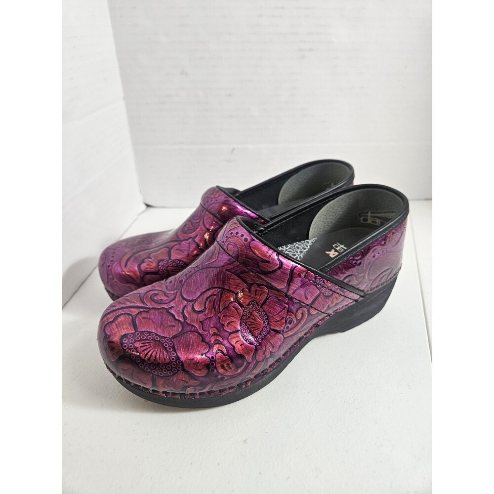 Dansko (Sz EU 38) Womens XP 2.0 Fuchsia Tooled Patent Leather Nursing Clogs